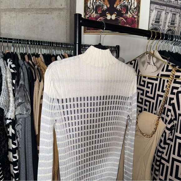 Akris Cream Sheer Grid Mulberry Silk Turtleneck Ribbed Knit Top Womens US 8 EUC - Picture 11 of 12